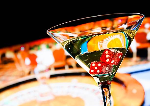 h2oslot Blackjack live-dealer table showing real dealer and card deck